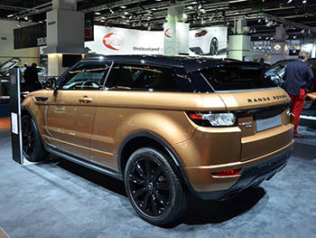 Land Rover представил обновленные Evoque и Discovery