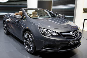 Кабриолет Opel Cascada появится в автосалонах в июне