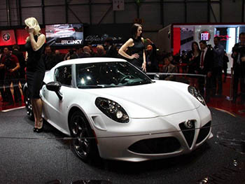 Долгожданная серийная Alfa Romeo 4C дебютировала в Женеве