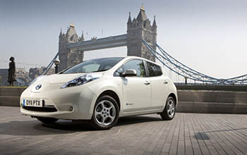 Nissan снижает цены на электромобиль Leaf