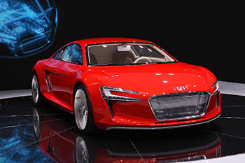 Интернет говорит об Audi e-tron Spyder и об Audi Q3