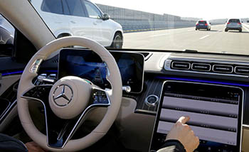 Специалисты Mercedes-Benz разрабатывают автопилот